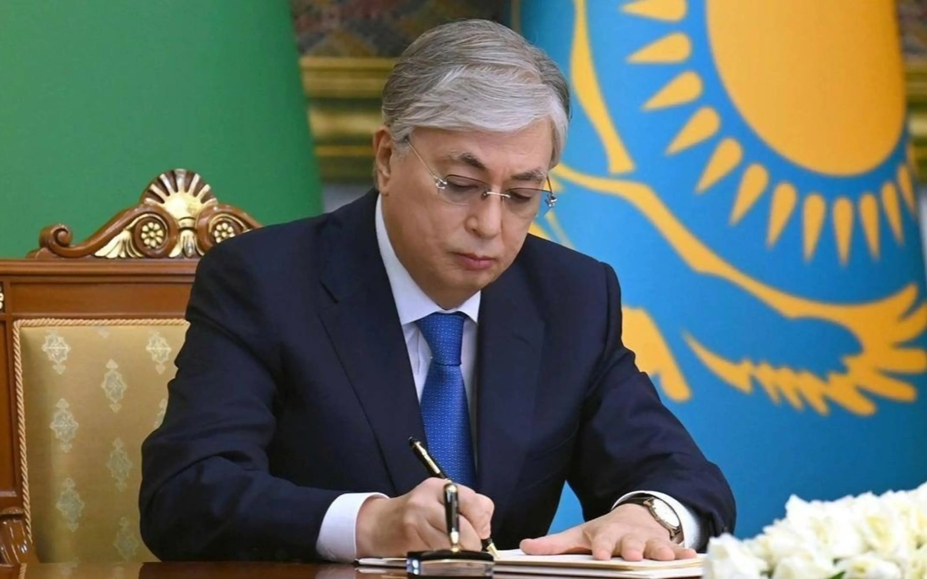 Тоқаев цифрландыру және пилотсыз көлікті реттеу туралы заңға қол қойды