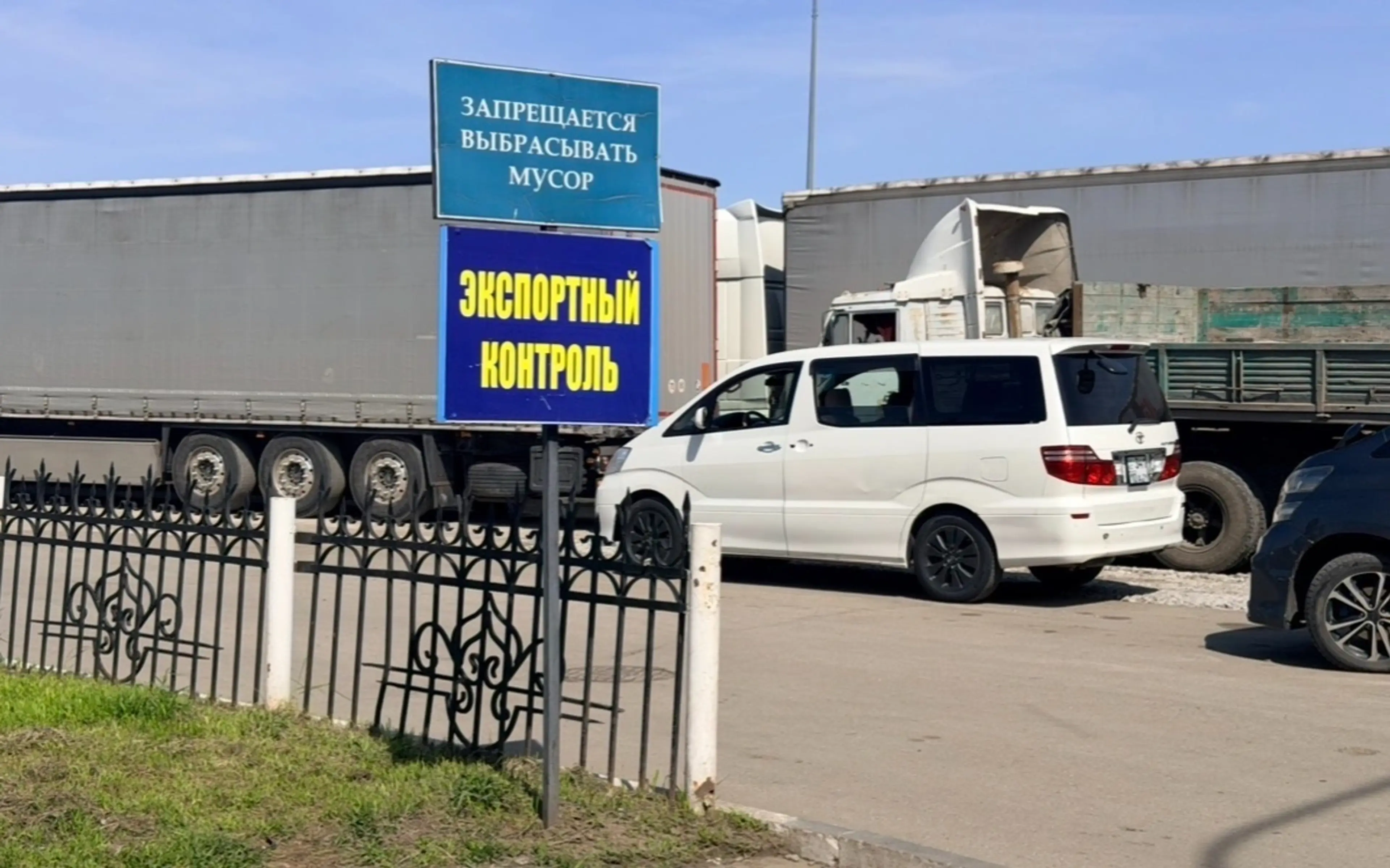 Павлодар облысындағы Қосақ пунктінде жүк көліктері жиналды
