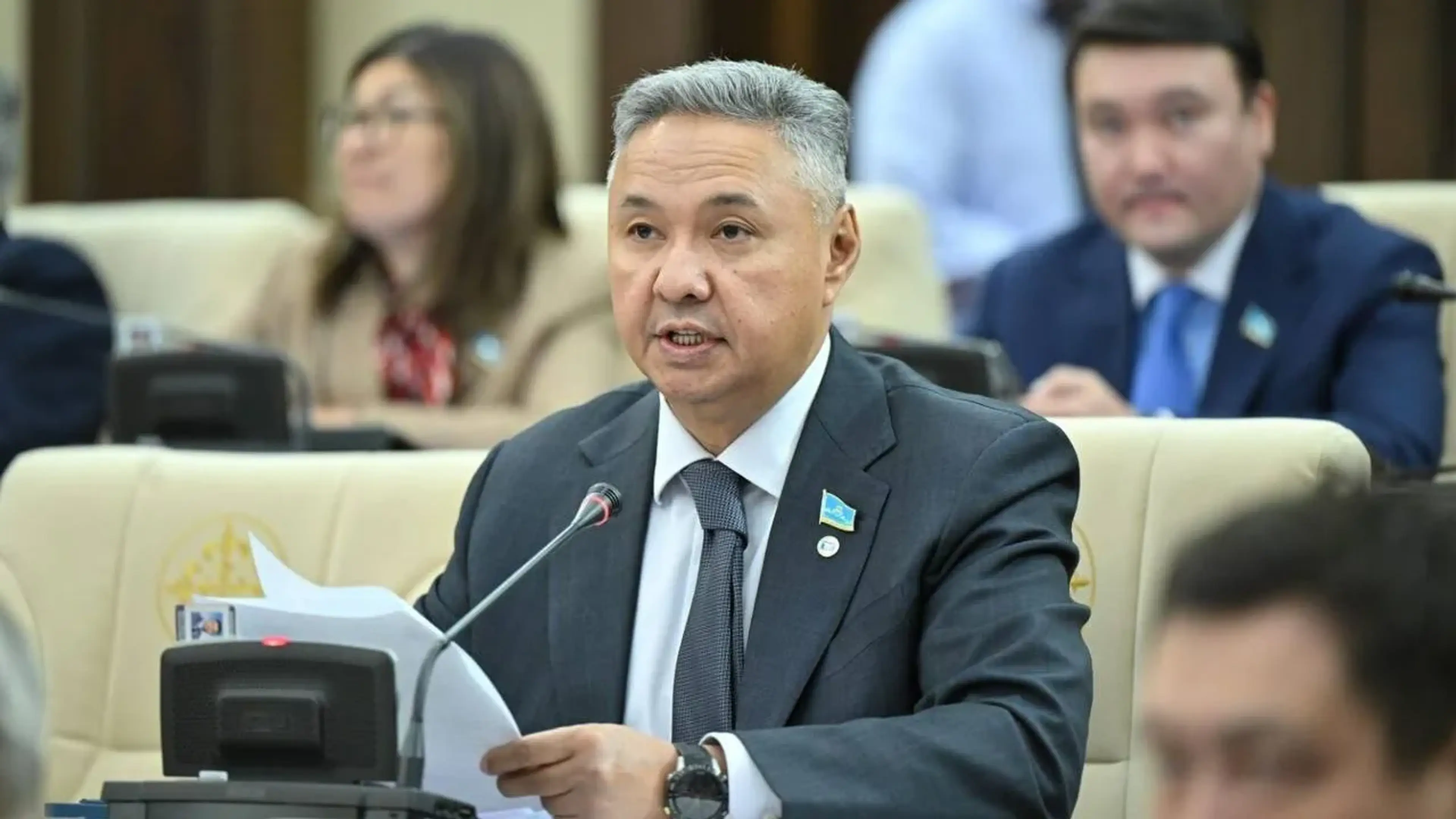 Азат Перуашев покинул пост председателя партии «Ак жол»