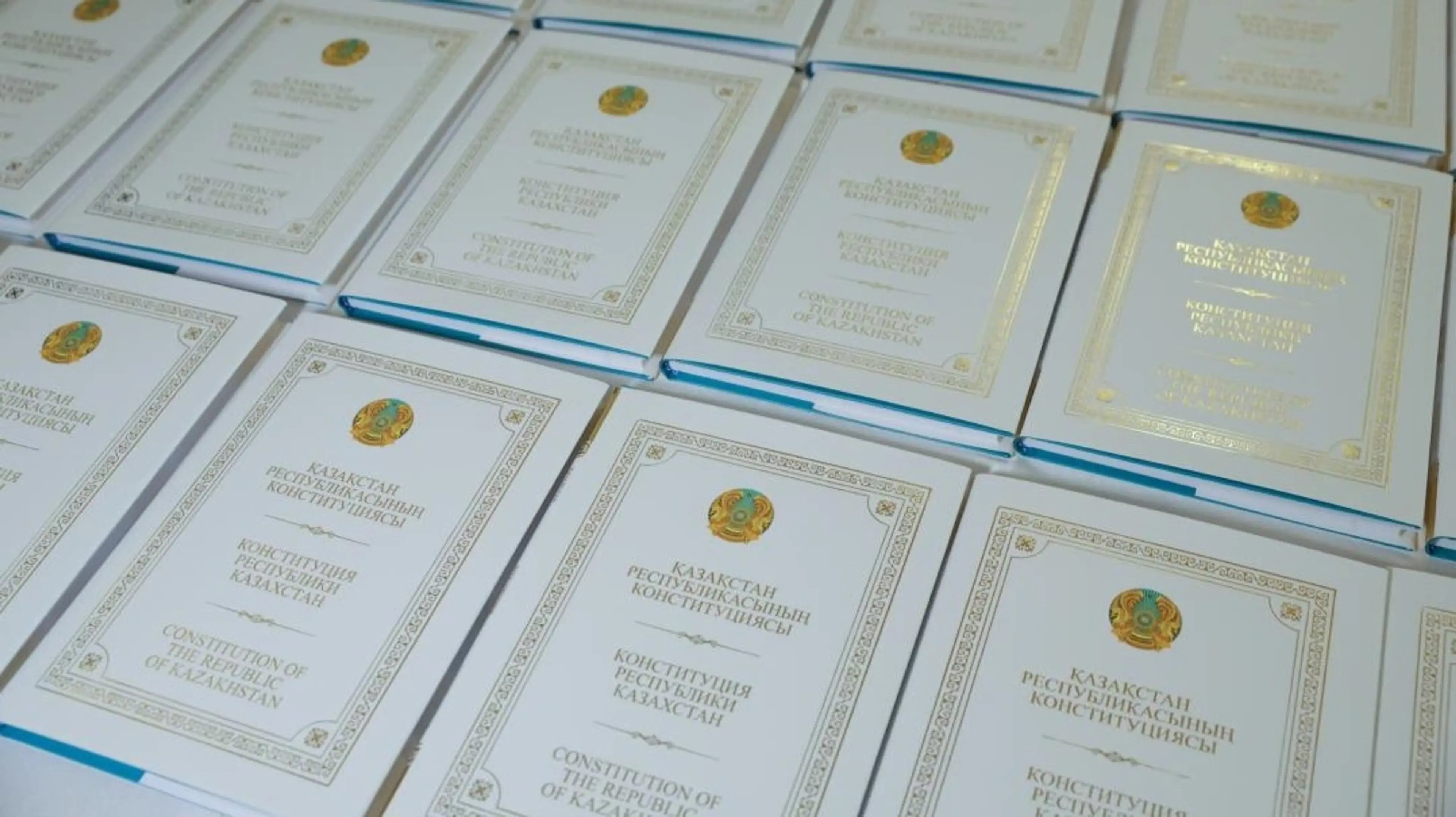 В Астане вручили экземпляры новой Конституции с обращением Президента
