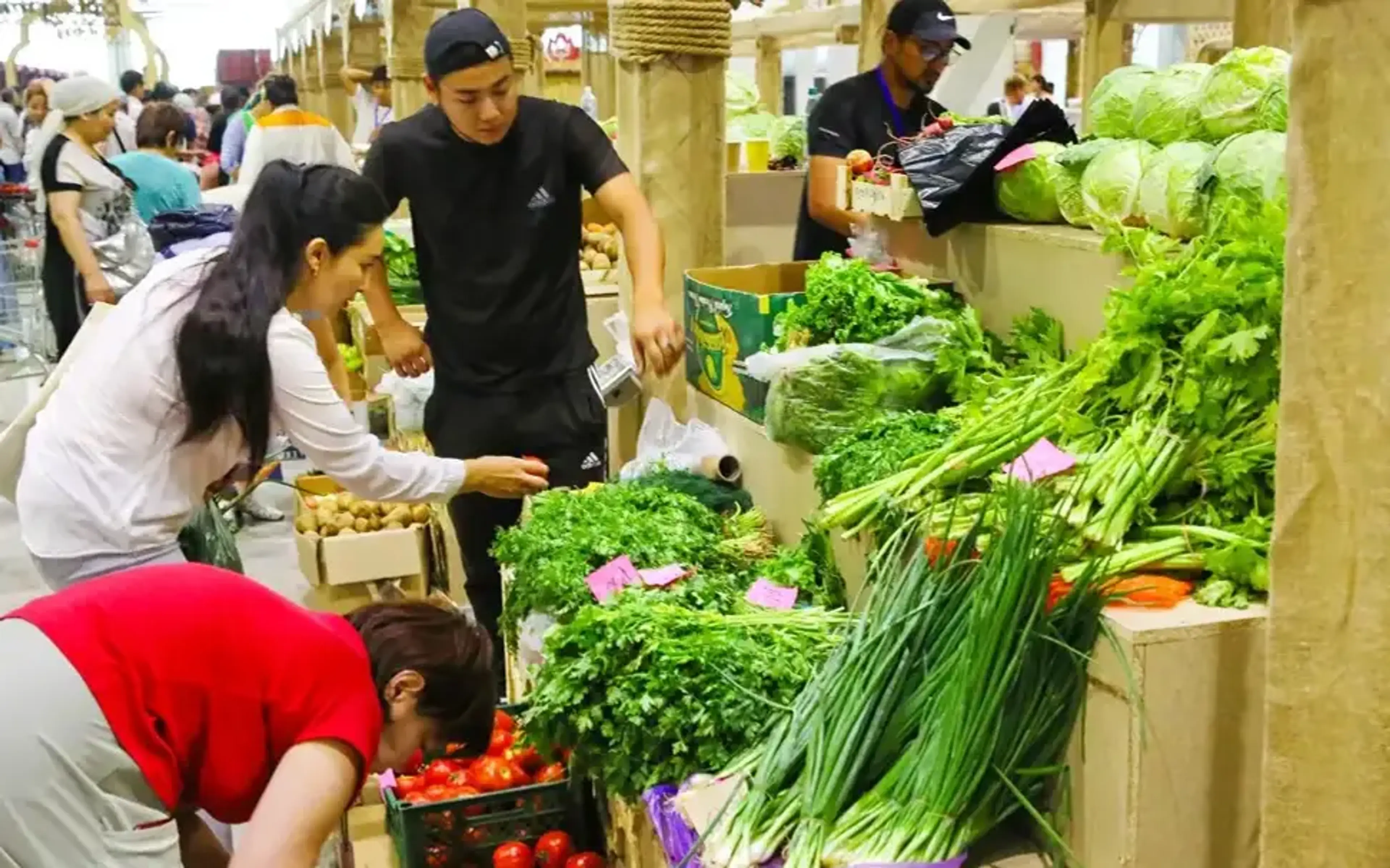 Цены на социально значимые продукты выросли за год на 2,9%