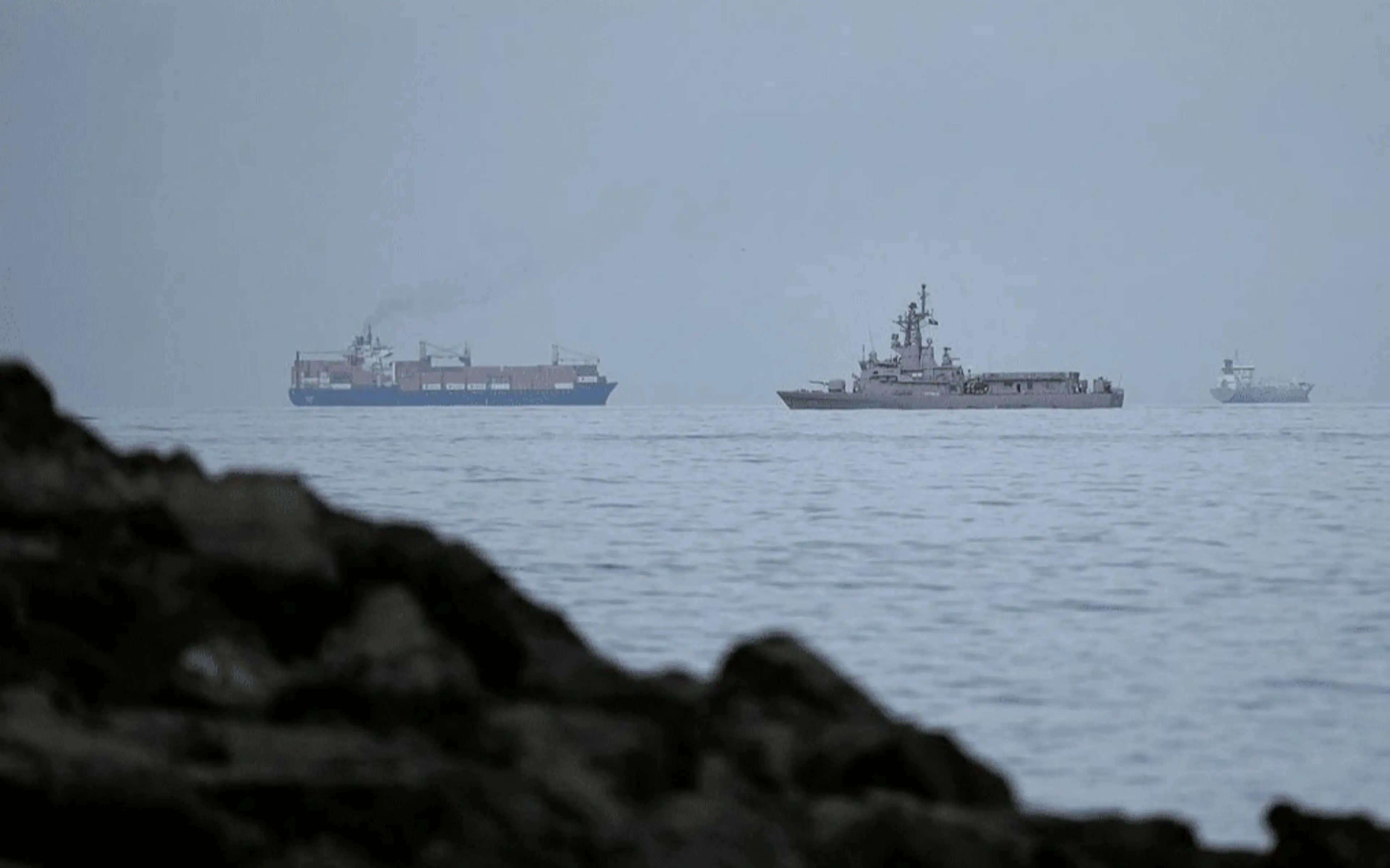 ОАЭ заявили об ударе иранских ракет по двум своим танкерам в Ормузском проливе