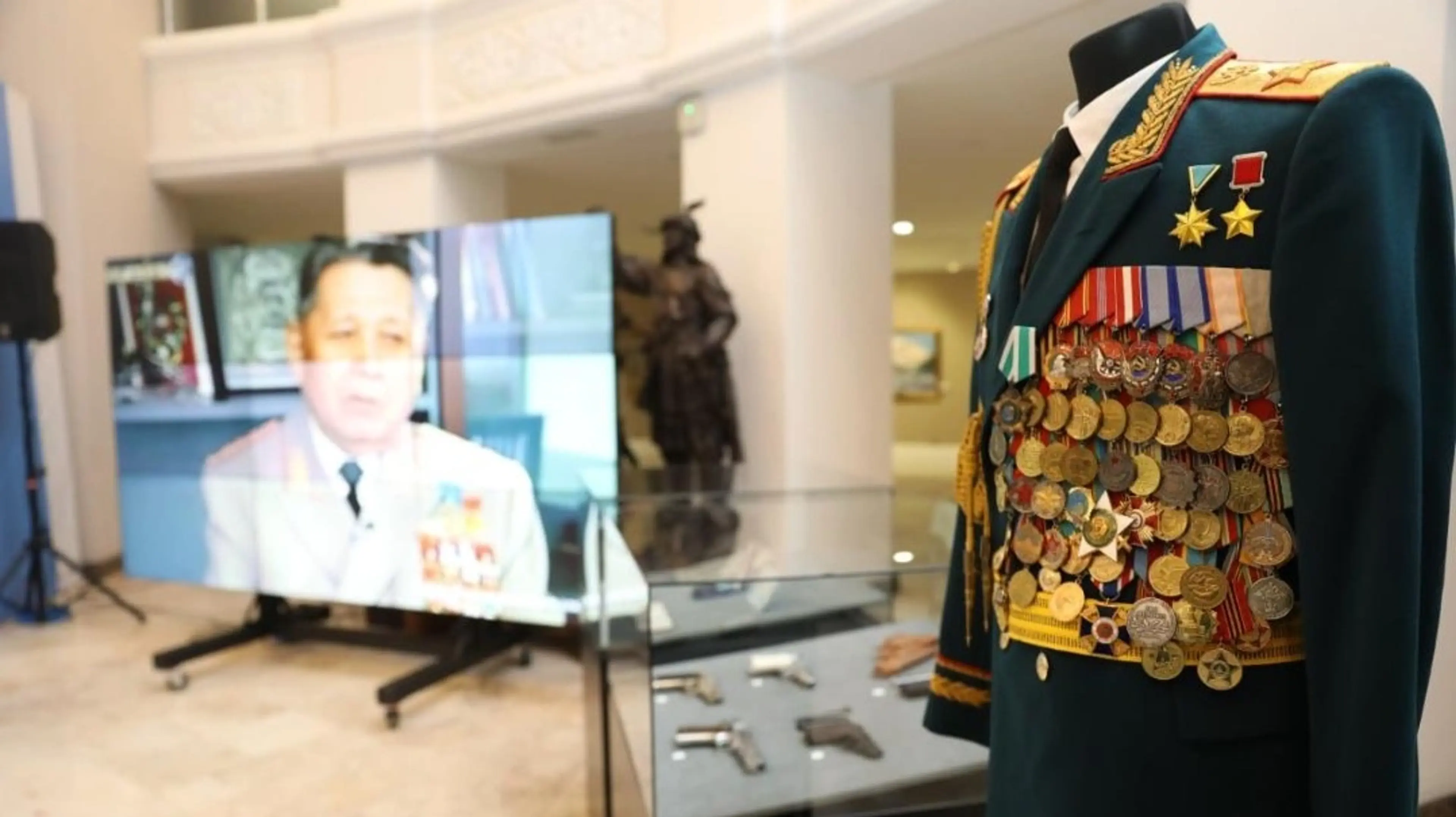 Семья Сагадата Нурмагамбетова передала более 100 реликвий в Военно-исторический музей