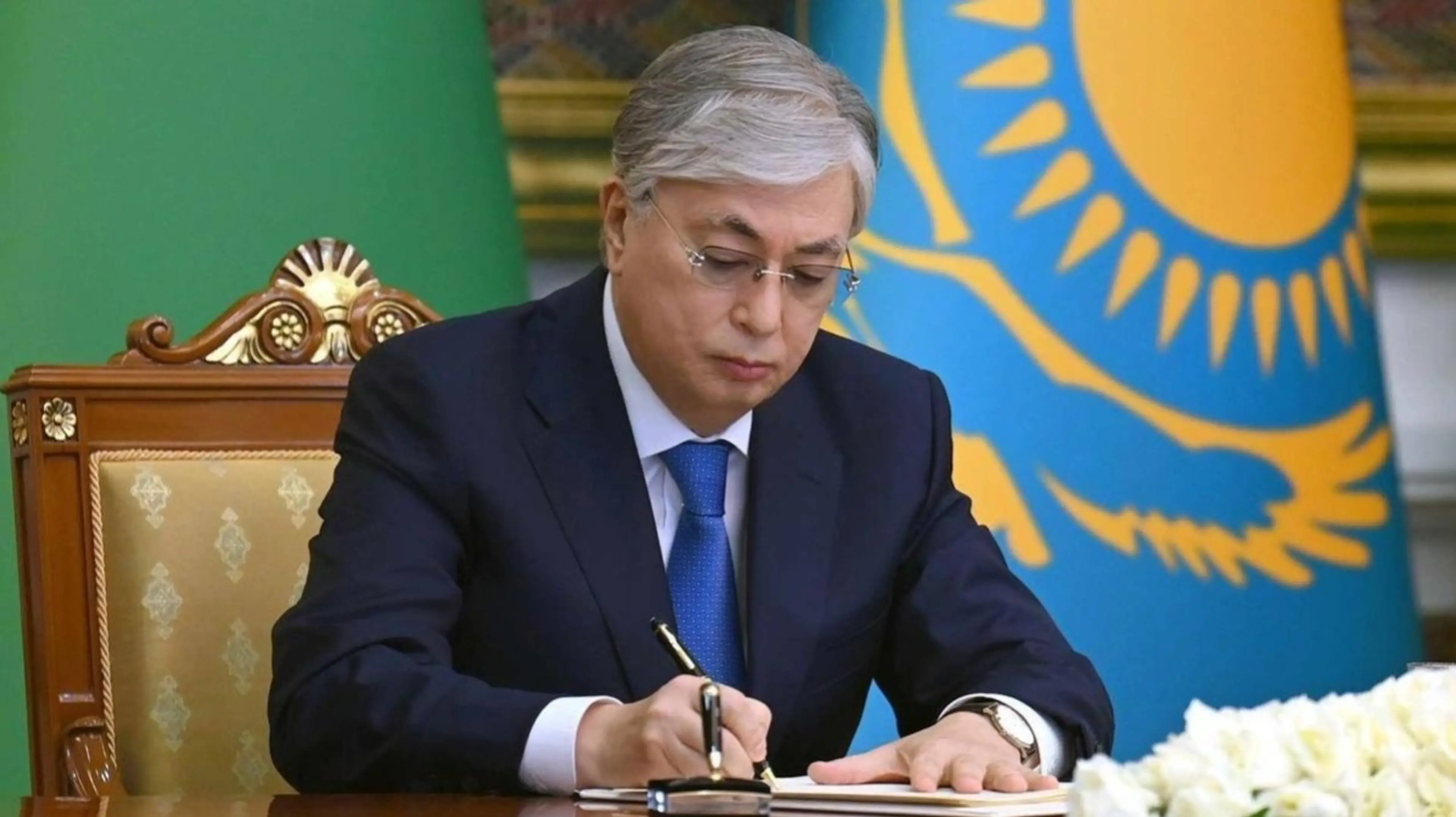 Президент подписал поправки: суррогатным материнством смогут воспользоваться только супруги — граждане Казахстана