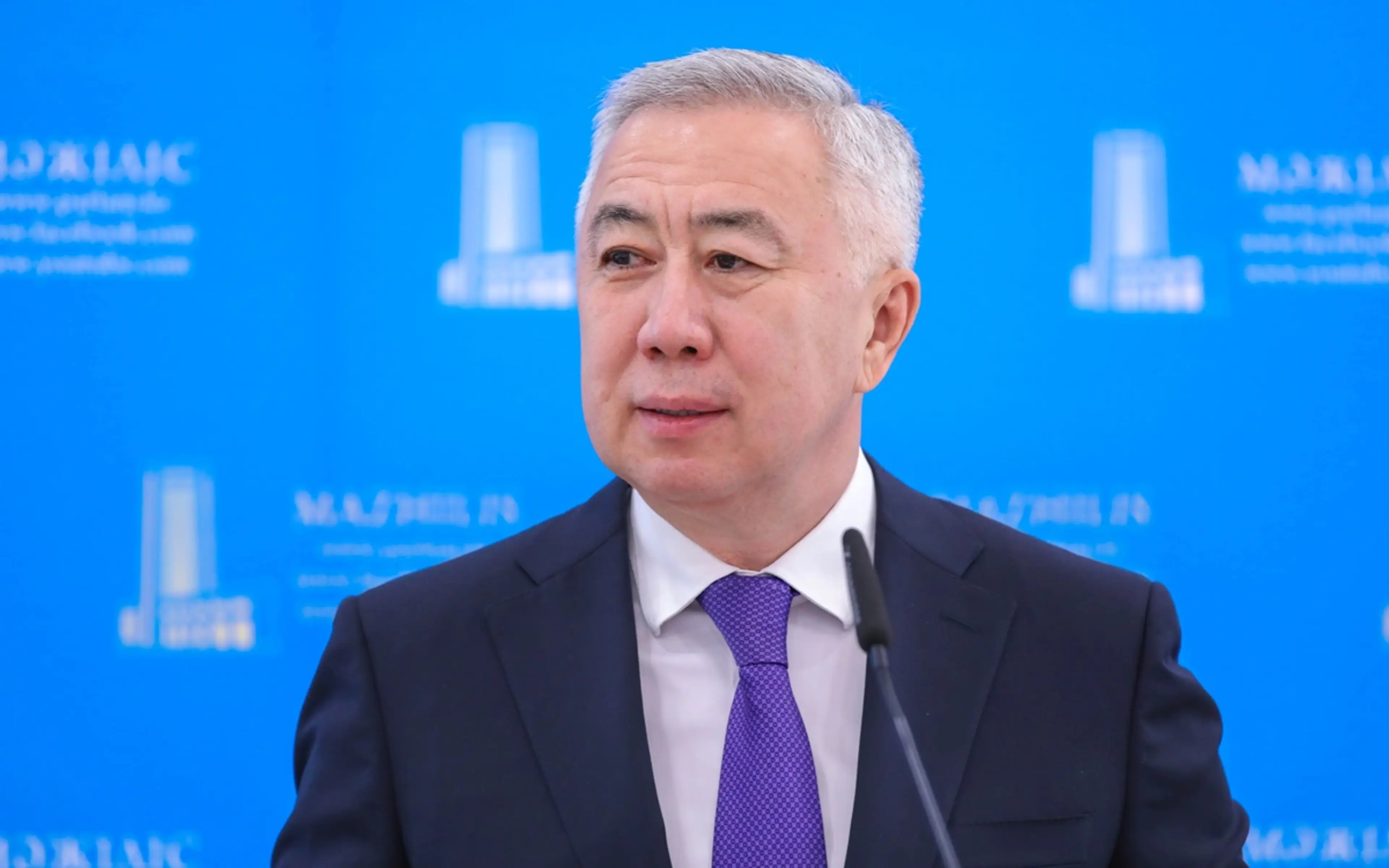 Правительство обсудит повышение минимальной зарплаты и окладов бюджетников