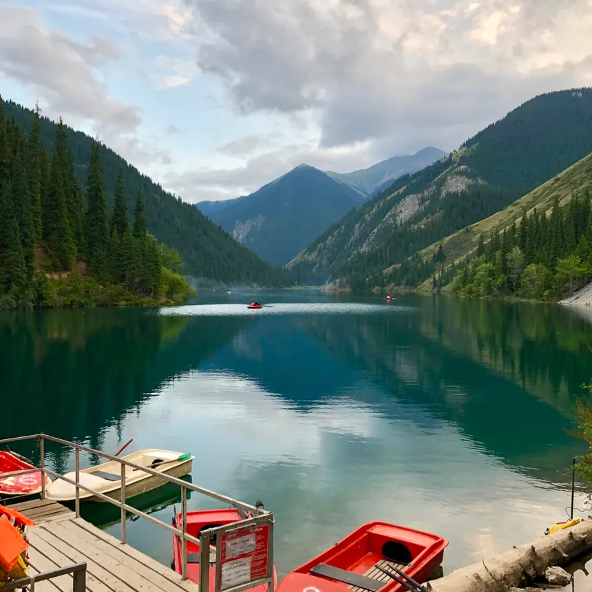 lake-kaindy-in-the-kolsay