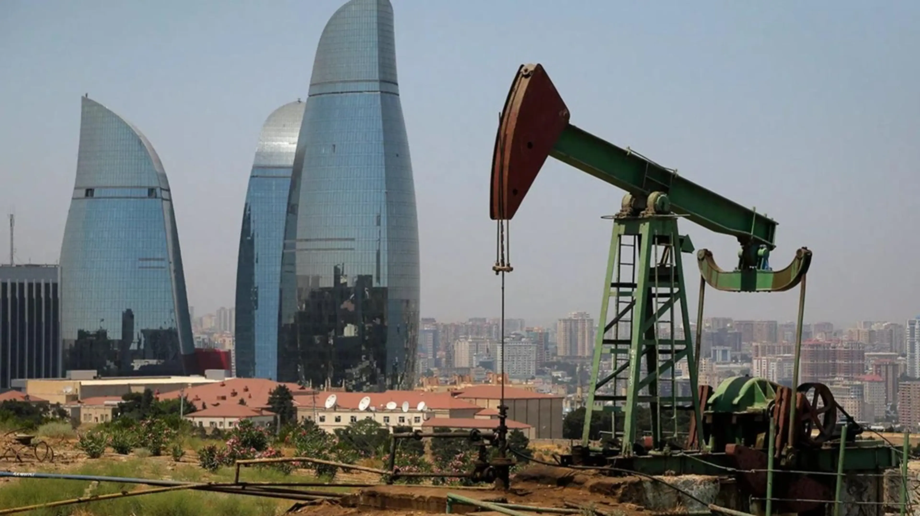 SOCAR приняла управление нефтепроводом БТД