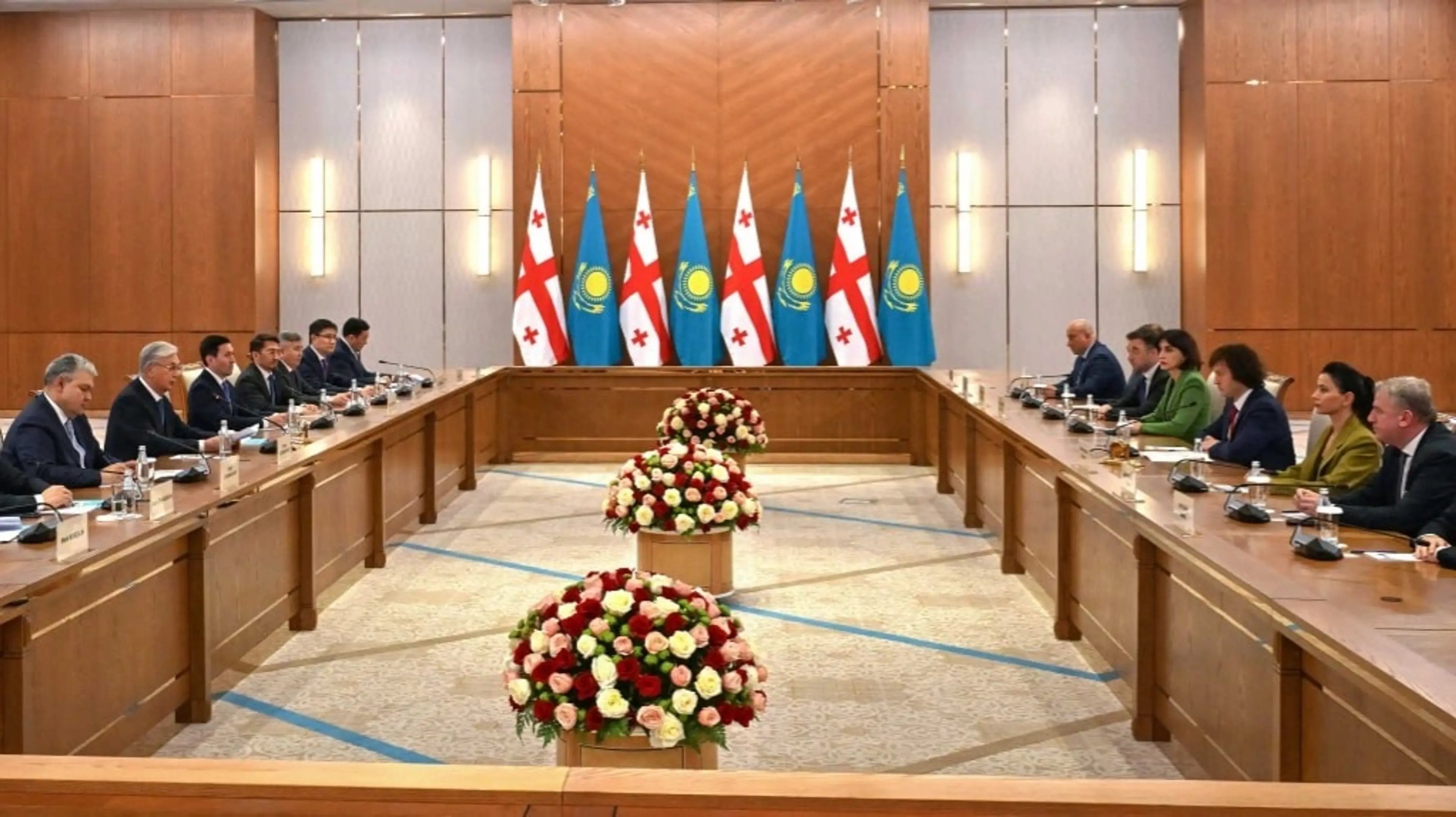Тоқаев пен Кобахидзе стратегиялық әріптестік туралы мәлімдемеге қол қойды