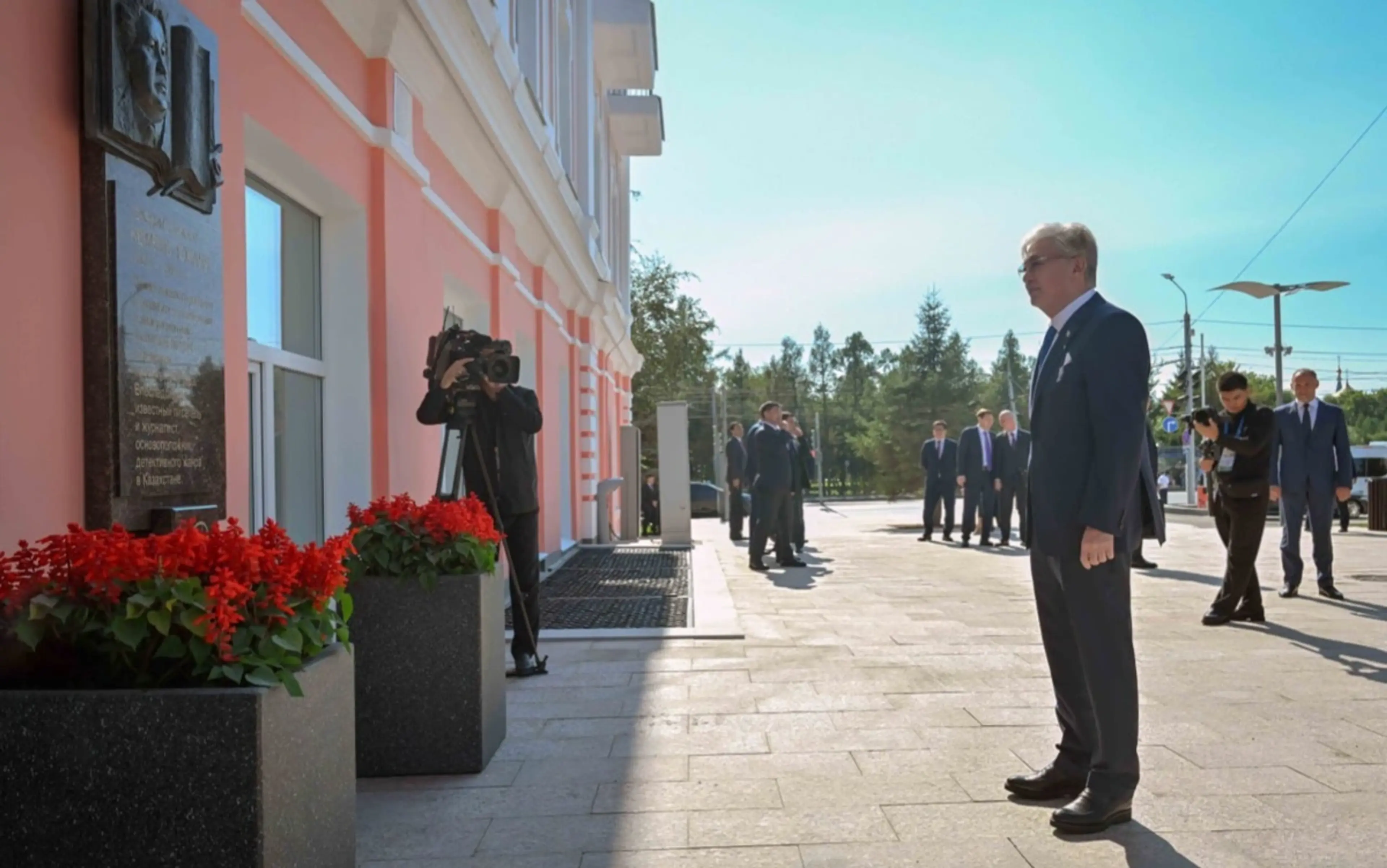 Президент Тоқаев Омск соғыс ардагерлері госпиталіне барды