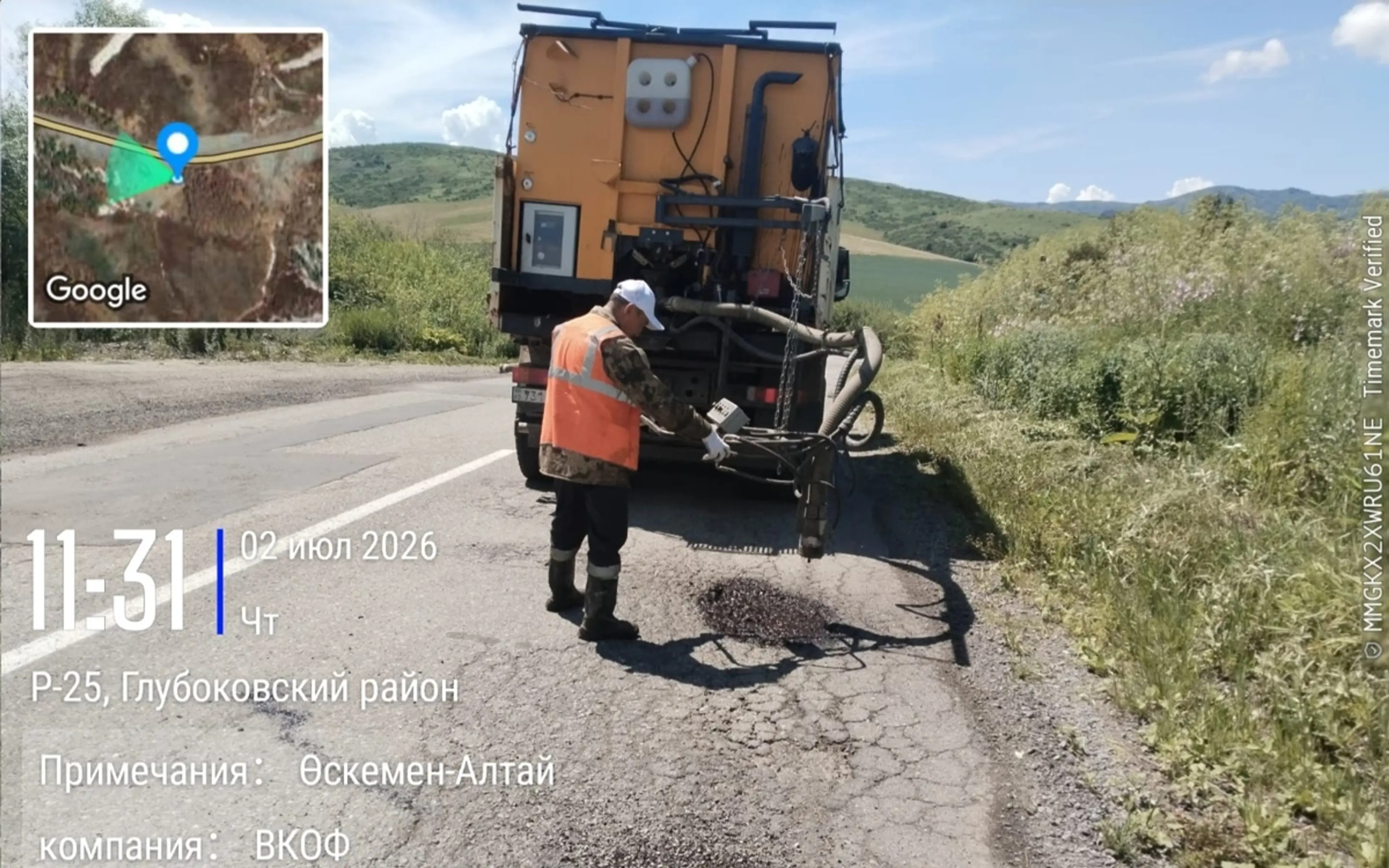 В ВКО начали ремонтировать ямы на дорогах по новой технологии