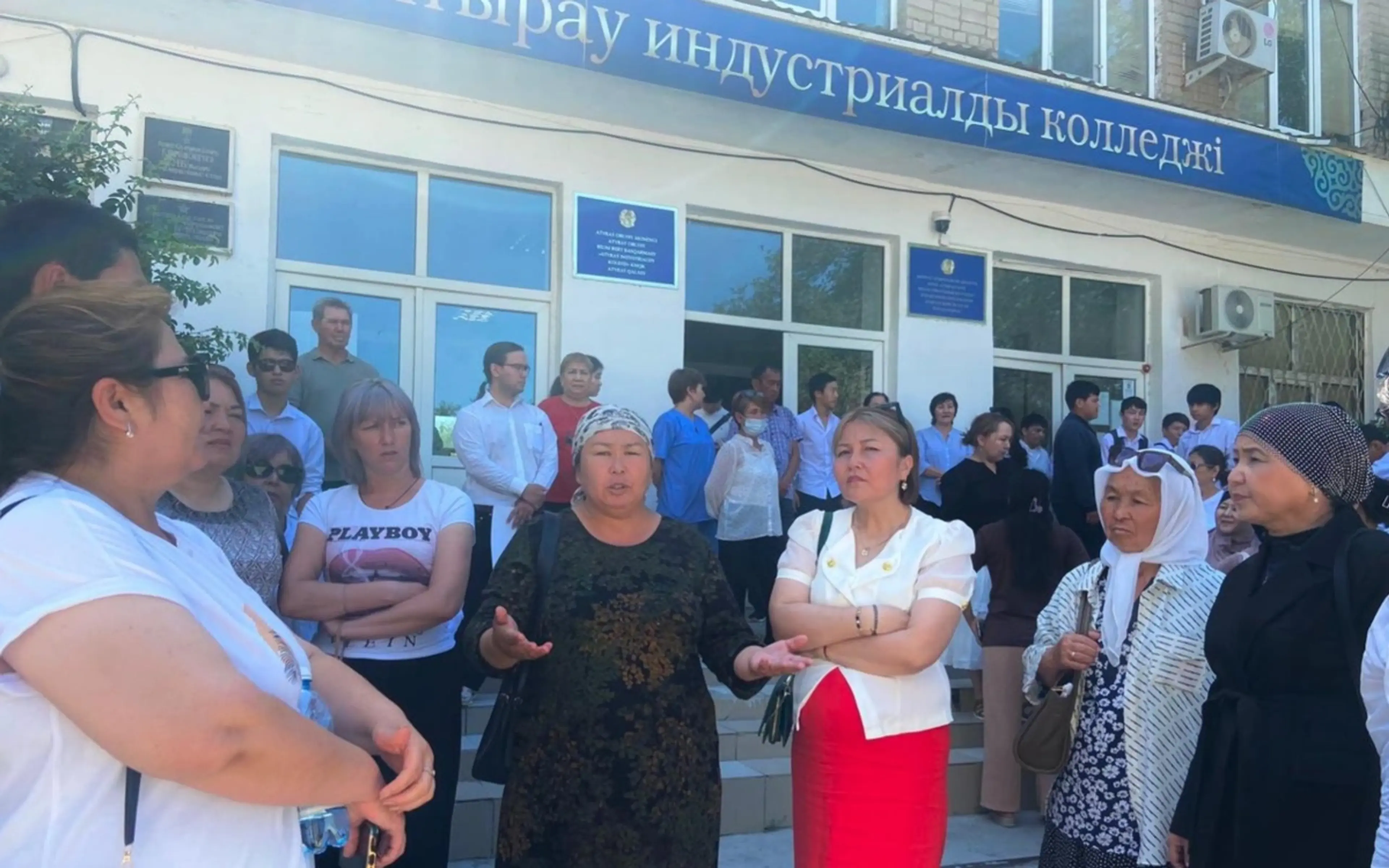 Атырау индустриялық колледжінің студенттерінің ата-аналары оның жабылуына қарсы шықты
