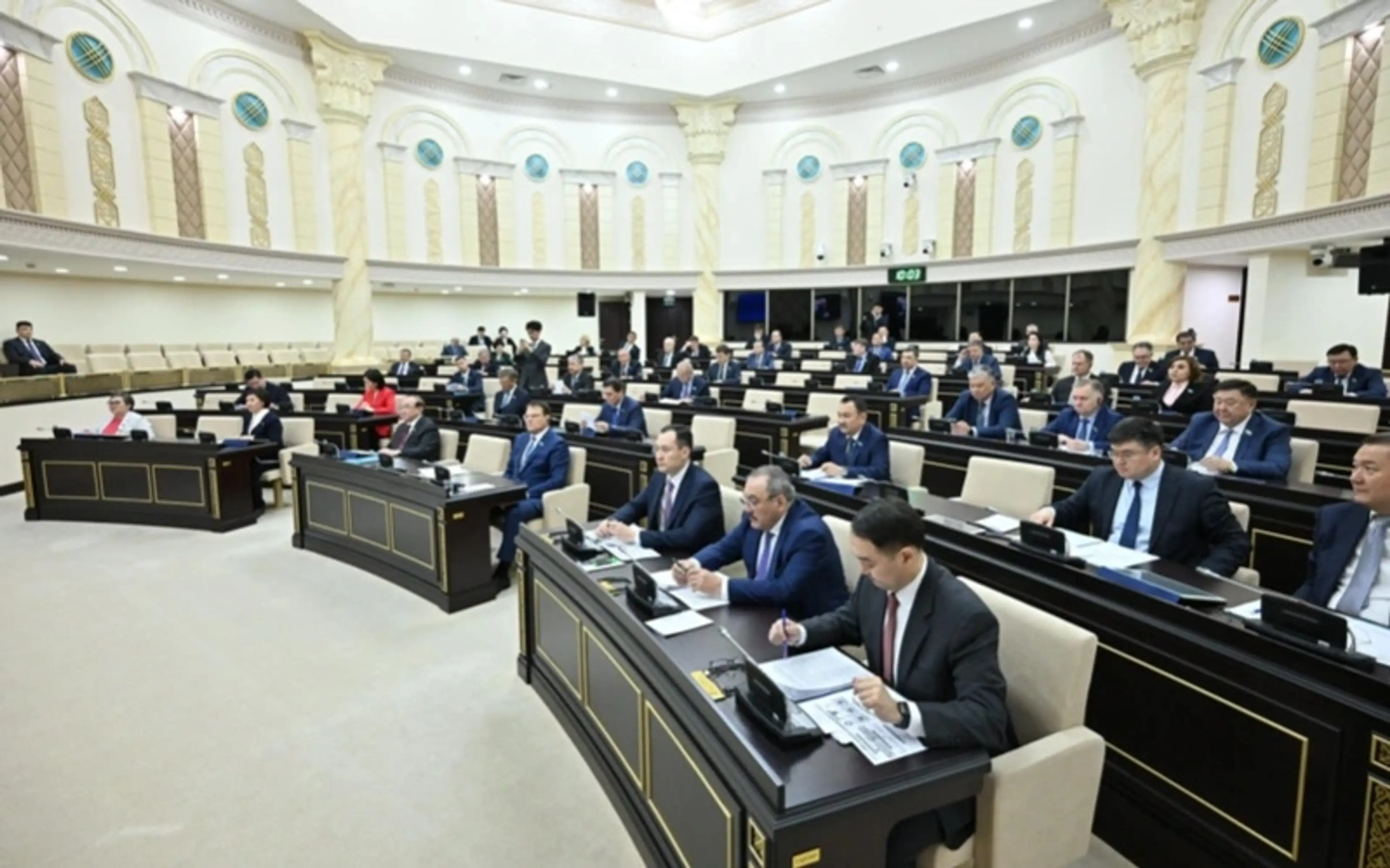 Қазақстан Сенаты жұмысын аяқтайды: депутаттардың соңғы отырыс алдындағы ойлары