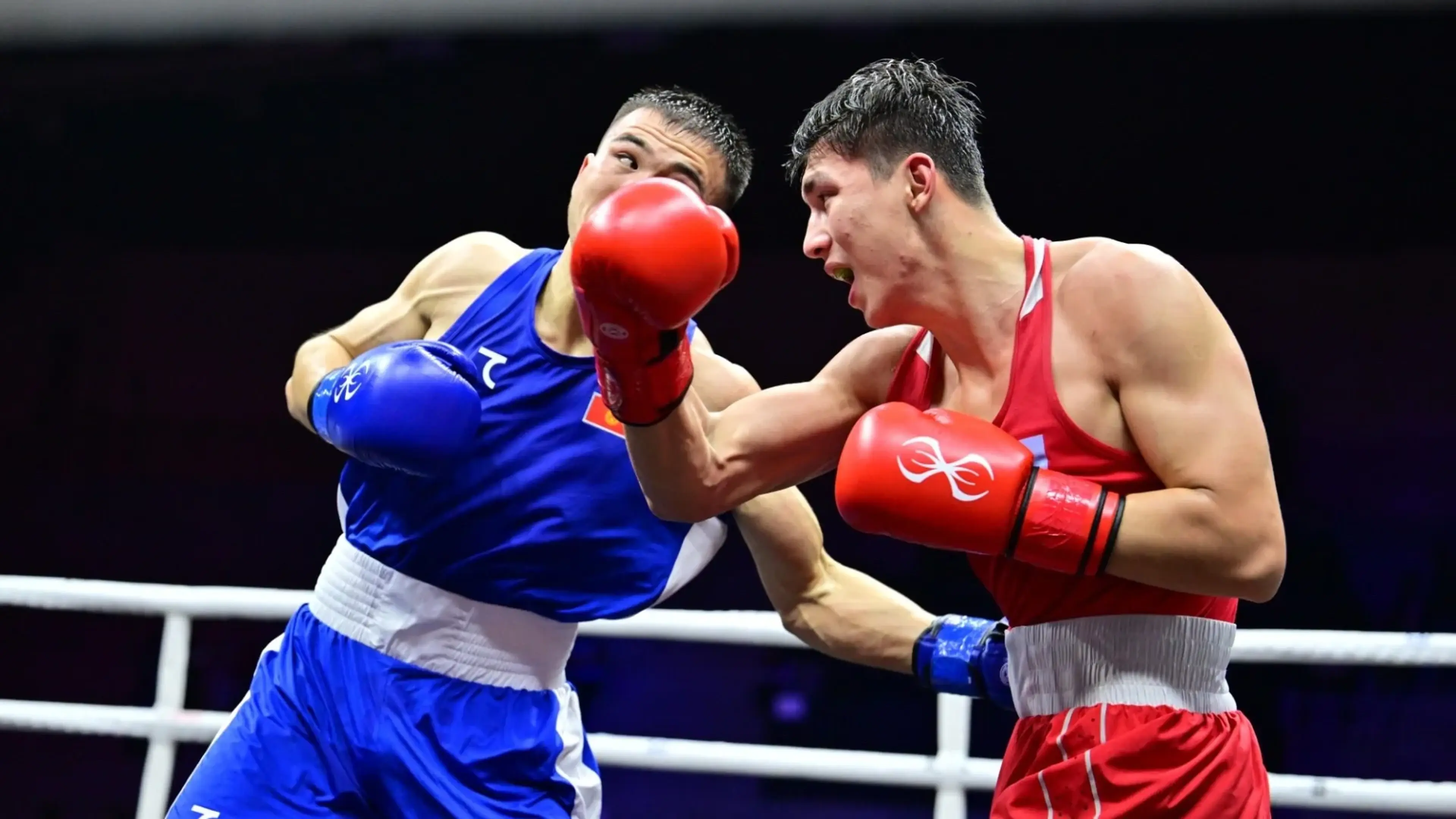 Пять казахстанских боксёров вышли в полуфинал чемпионата Азии