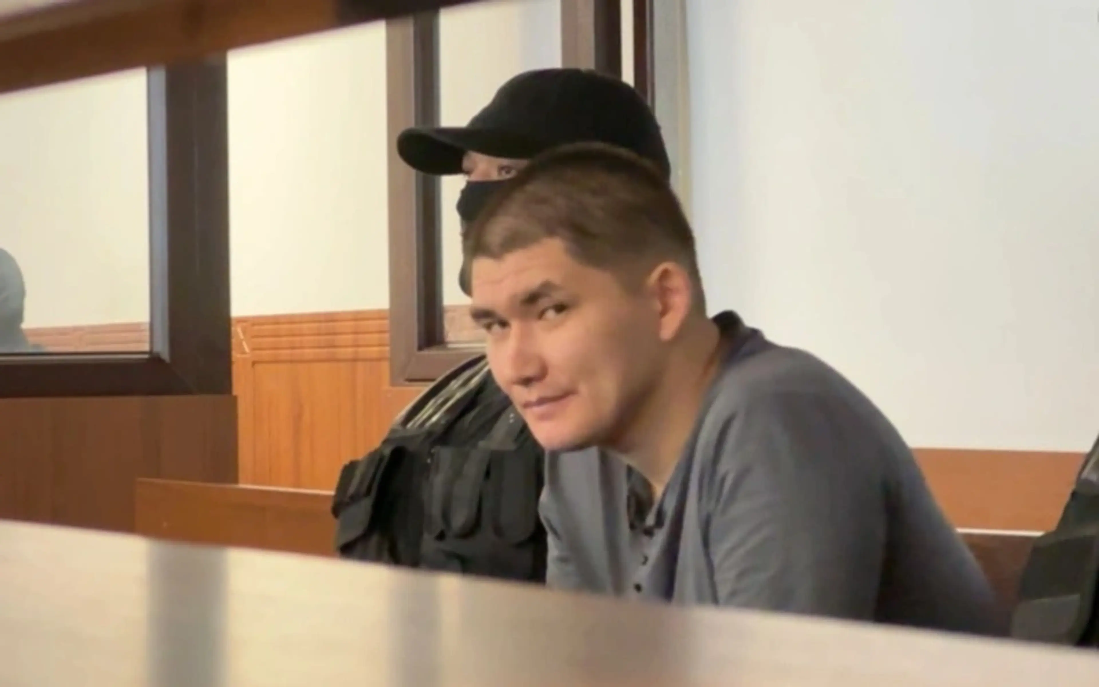 Подсудимый по делу об убийстве семьи в Атырау отказался от показаний в суде
